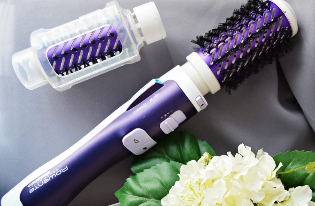 How to make hair dry and curl it with just one tool? Give a go to Brush